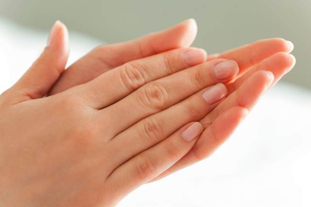 COVID-19: частое мытье и дезинфекция рук. Как защитить кожу рук?